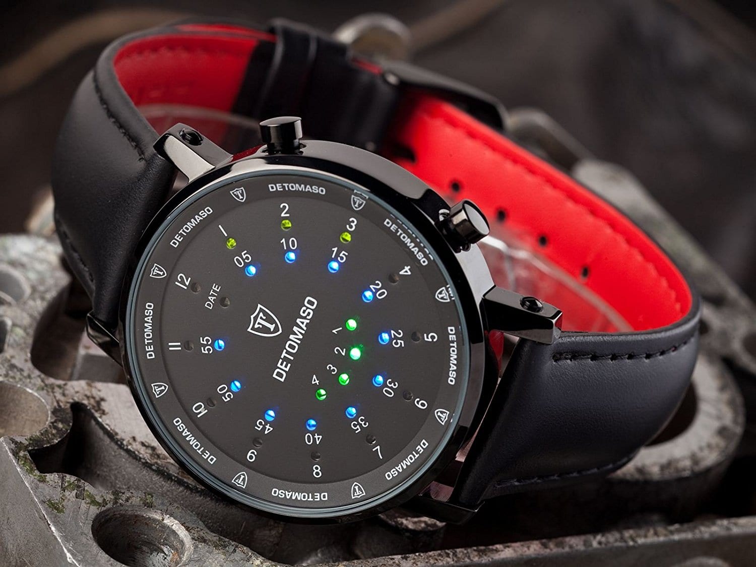 Detomaso Spacy Timeline, eine LED-Uhr mit Binärcode-Anzeige