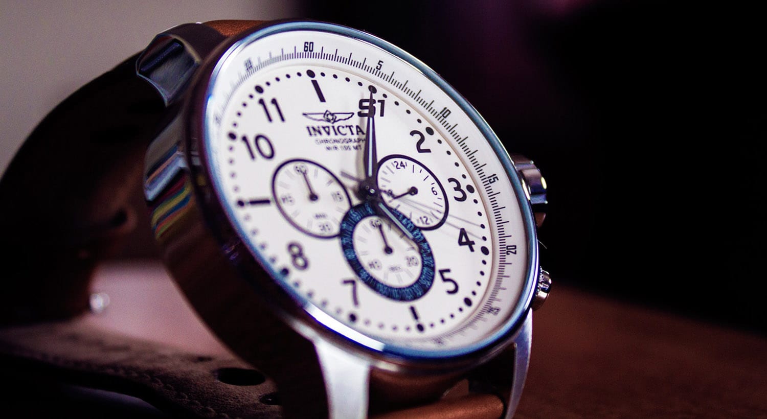 Invicta Herrenuhr mit Edelstahlgehäuse und Taucherlünette