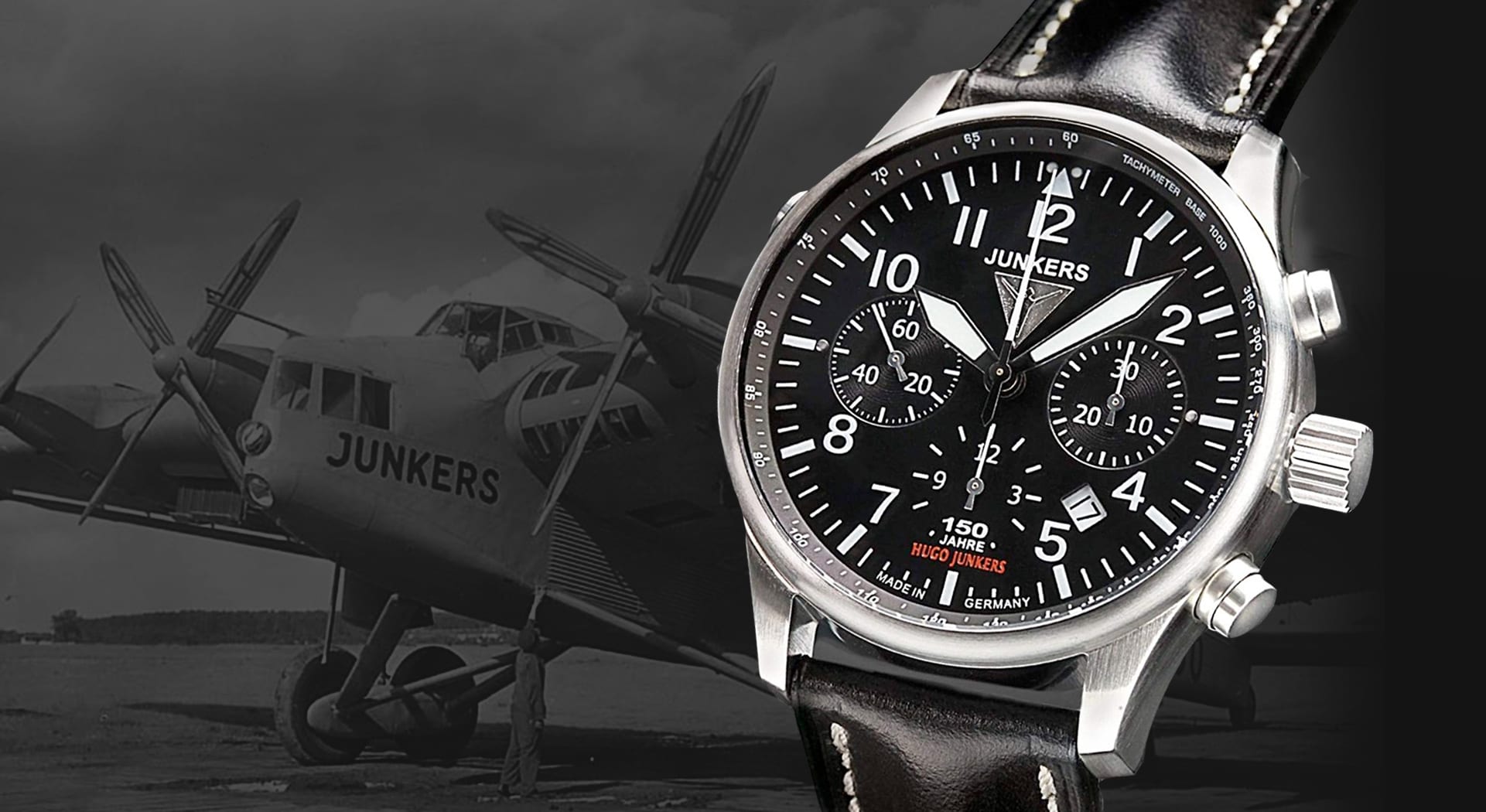 Junkers Uhren vor einer historischen Junkers Ju 52