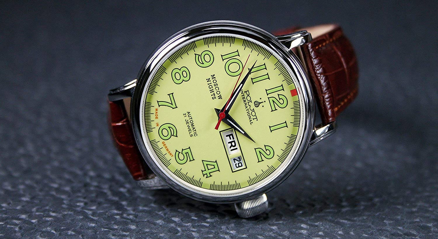 Poljot International Automatikuhr mit gelbem Zifferblatt, römischen Ziffern und braunem Lederarmband