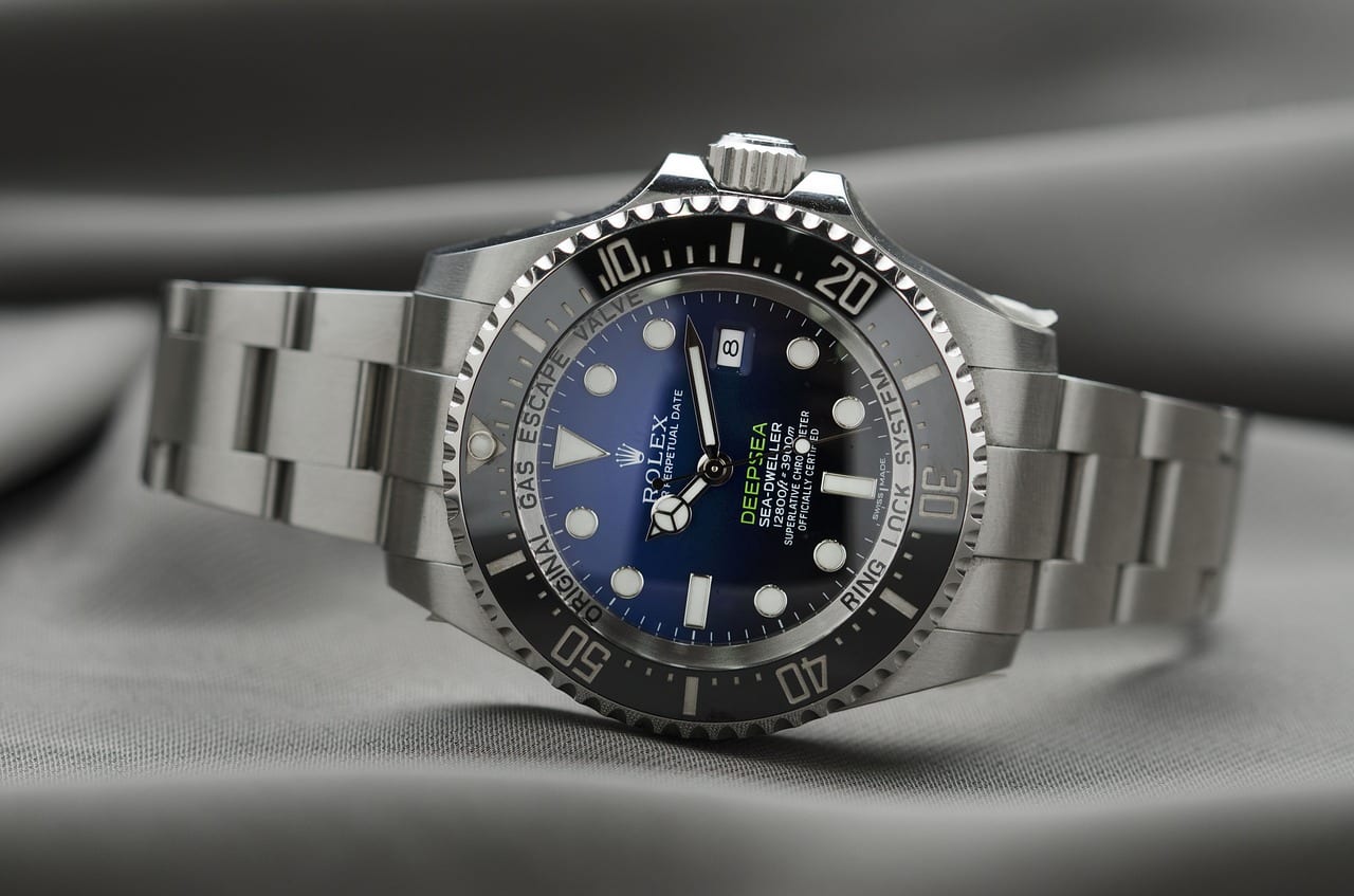 Taucheruhr im Design der Rolex Submariner mit drehbarer Lünette