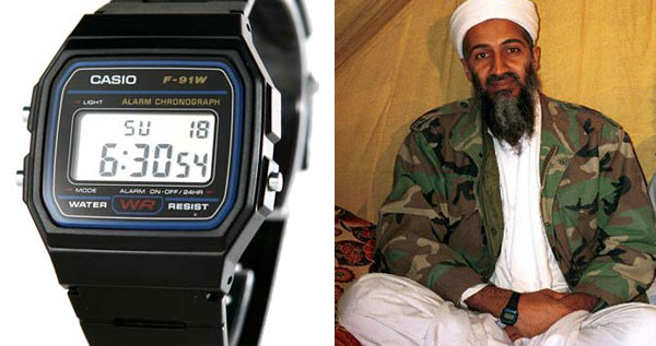 Osama bin Laden mit einer schwarzen Digitaluhr am Handgelenk