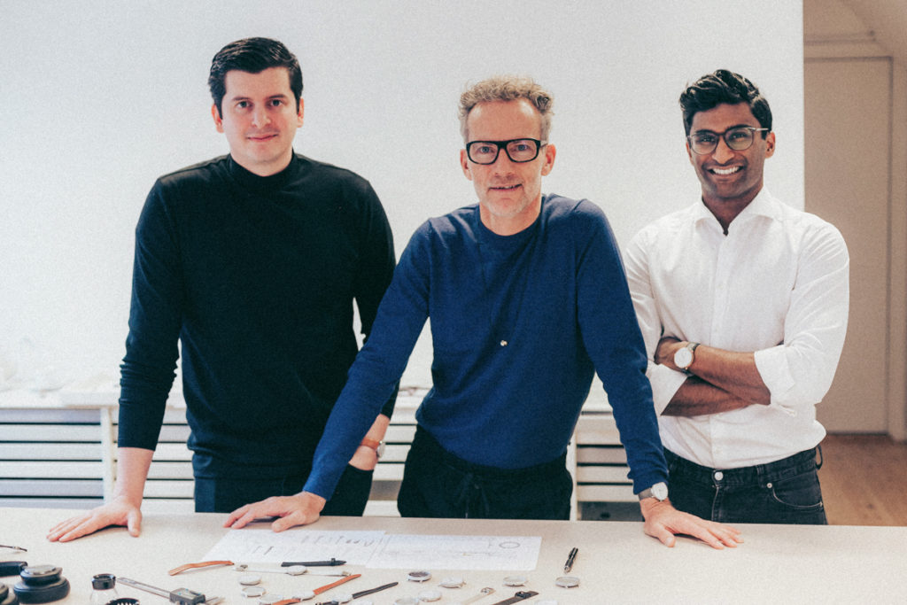 Die Nordgreen-Gründer Vasilij Brandt und Pascar Sivam mit dem Designer Jakob Wagner